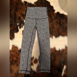 Black and white Lululemon leggings